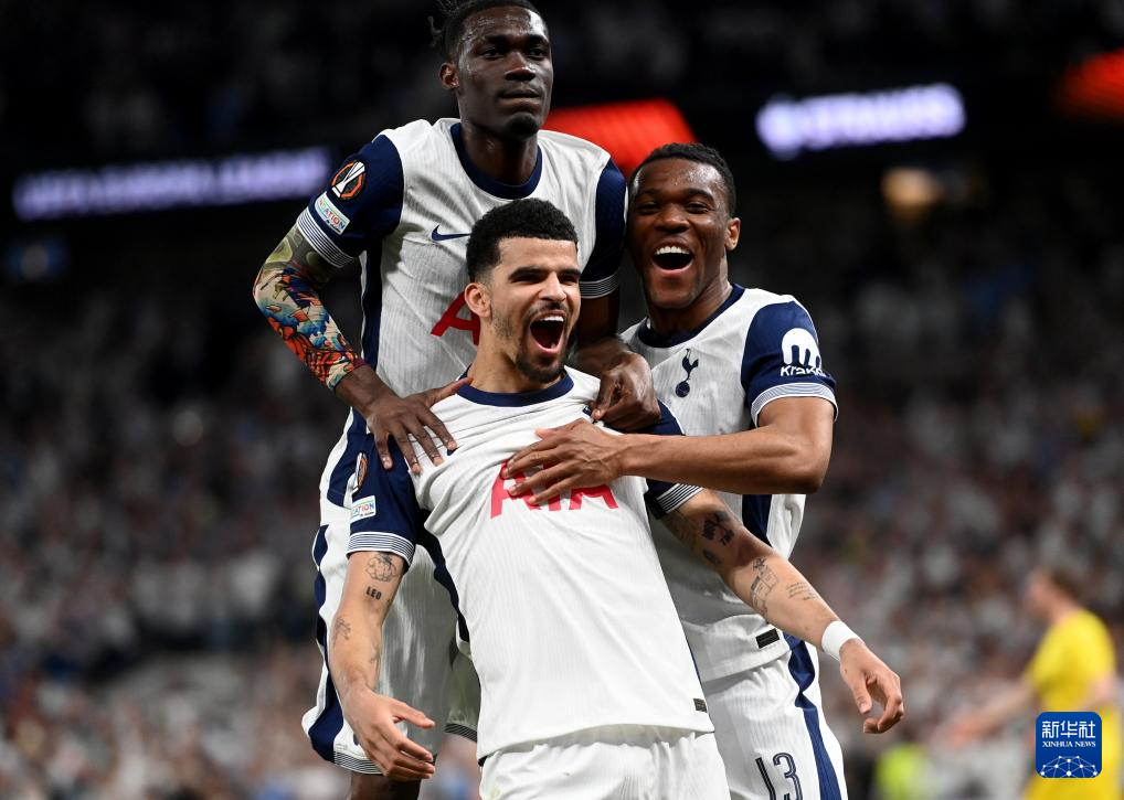 克罗斯评历史最佳11人：C罗左边锋，梅西前腰，马尔蒂尼入选