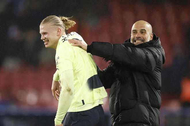 今年上海双雄争冠战启用外籍裁判，去年的主裁为傅明、李海新