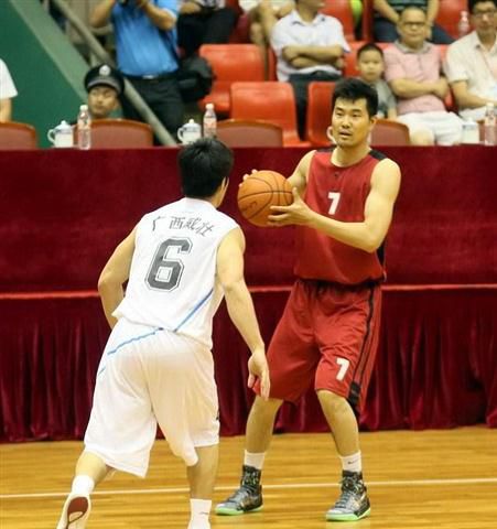 欧冠杯16强首回合｜ 德甲双雄冤家路窄 拜仁主场誓炸药厂