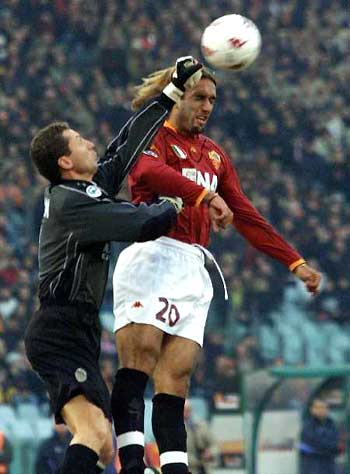 水晶宫与斯特拉斯堡赛前，维埃拉现身法国酒吧和球迷一起观战